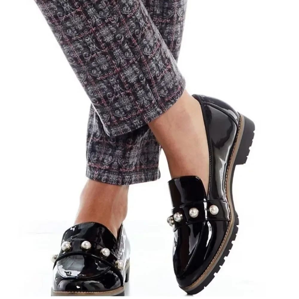 NEW Alex Marie Glossy Black Lug SOLE Loafers with Pearl Detail Size 6 6.5